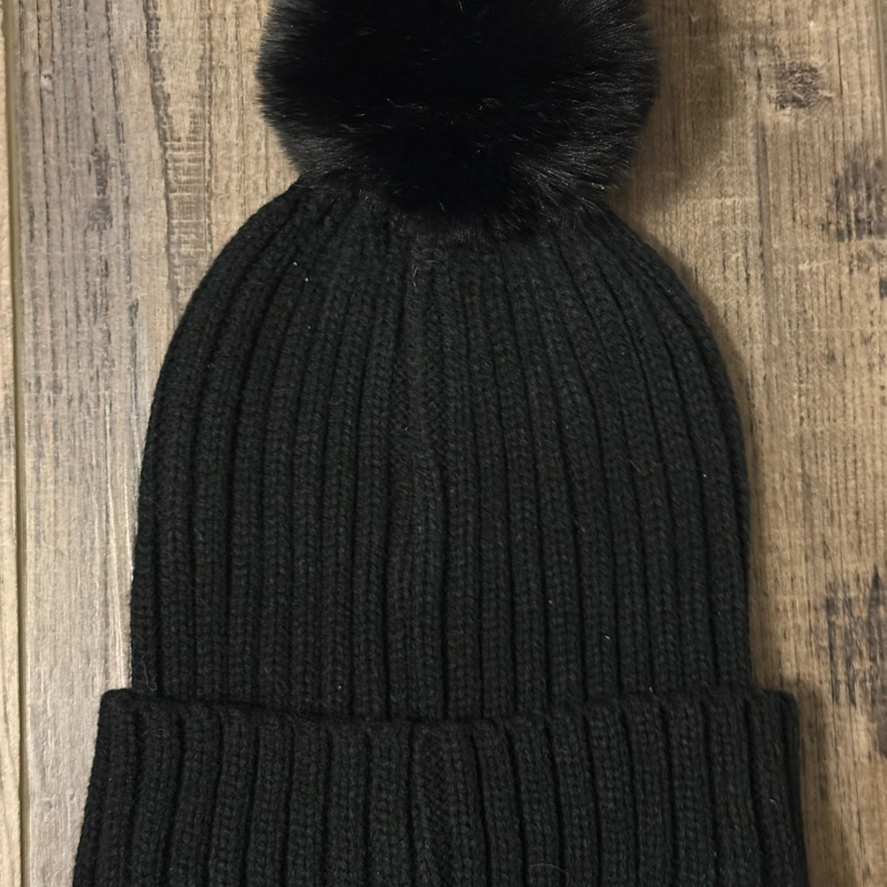 Black Knit Pom-Pom Beanie